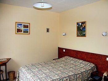 Les Chemins Francis - Modern Hotel Bagnols-les-Bains Екстериор снимка