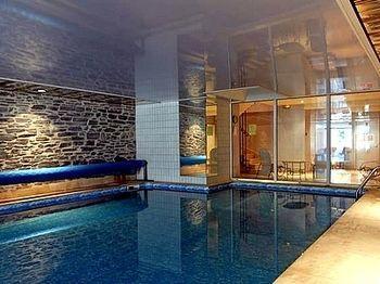 Les Chemins Francis - Modern Hotel Bagnols-les-Bains Екстериор снимка