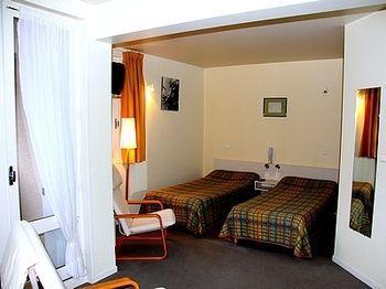 Les Chemins Francis - Modern Hotel Bagnols-les-Bains Екстериор снимка