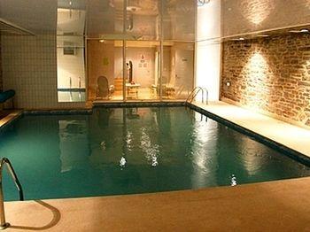 Les Chemins Francis - Modern Hotel Bagnols-les-Bains Екстериор снимка