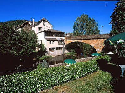 Les Chemins Francis - Modern Hotel Bagnols-les-Bains Екстериор снимка