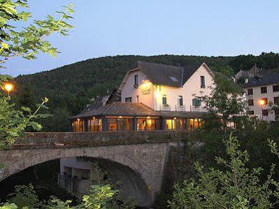 Les Chemins Francis - Modern Hotel Bagnols-les-Bains Екстериор снимка
